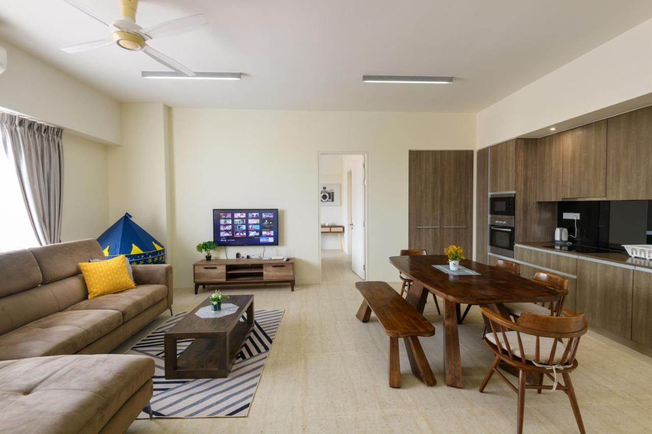 By The Sea Beach Front Apartment 峇都丁宜 外观 照片