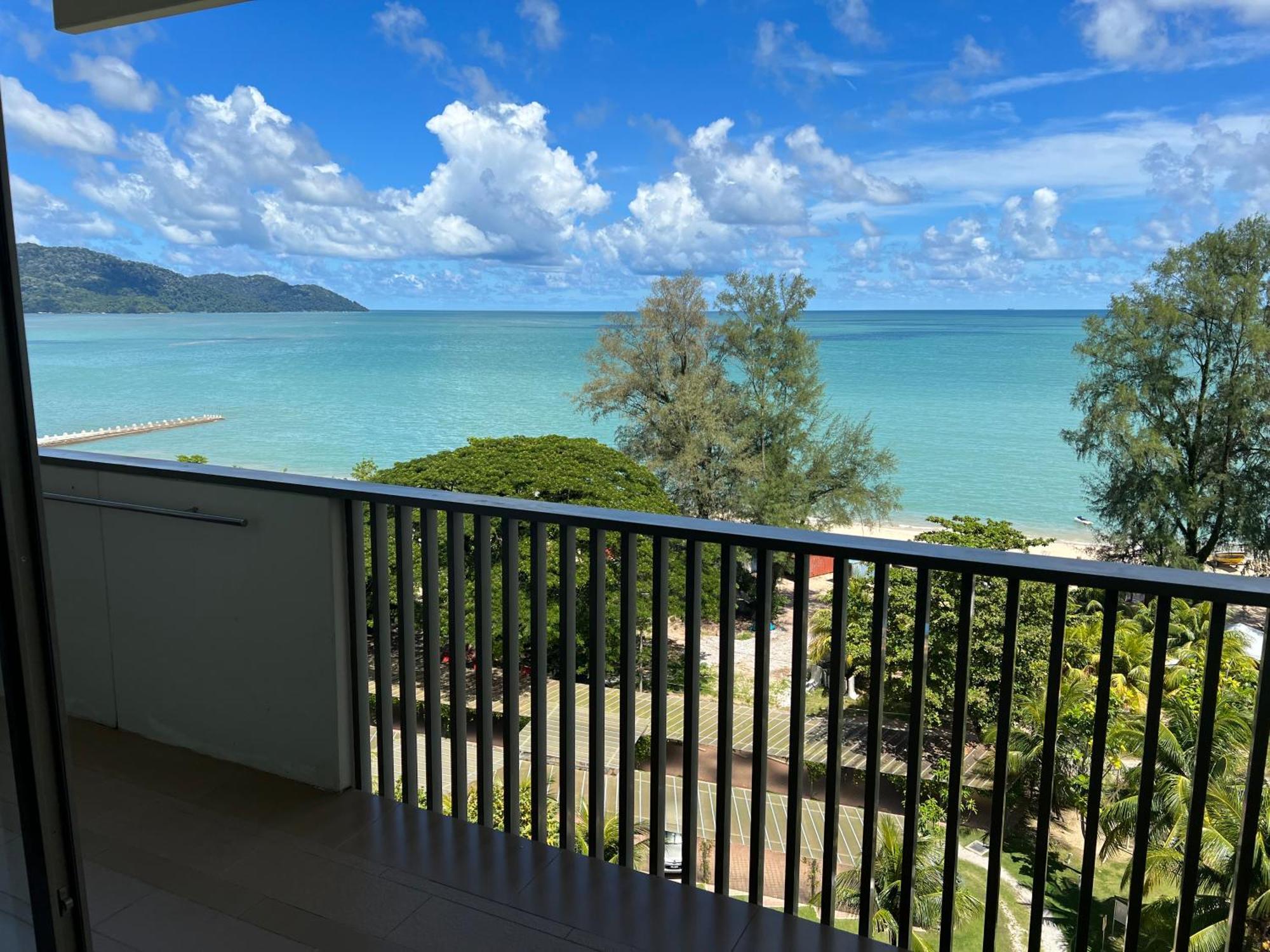 By The Sea Beach Front Apartment 峇都丁宜 外观 照片