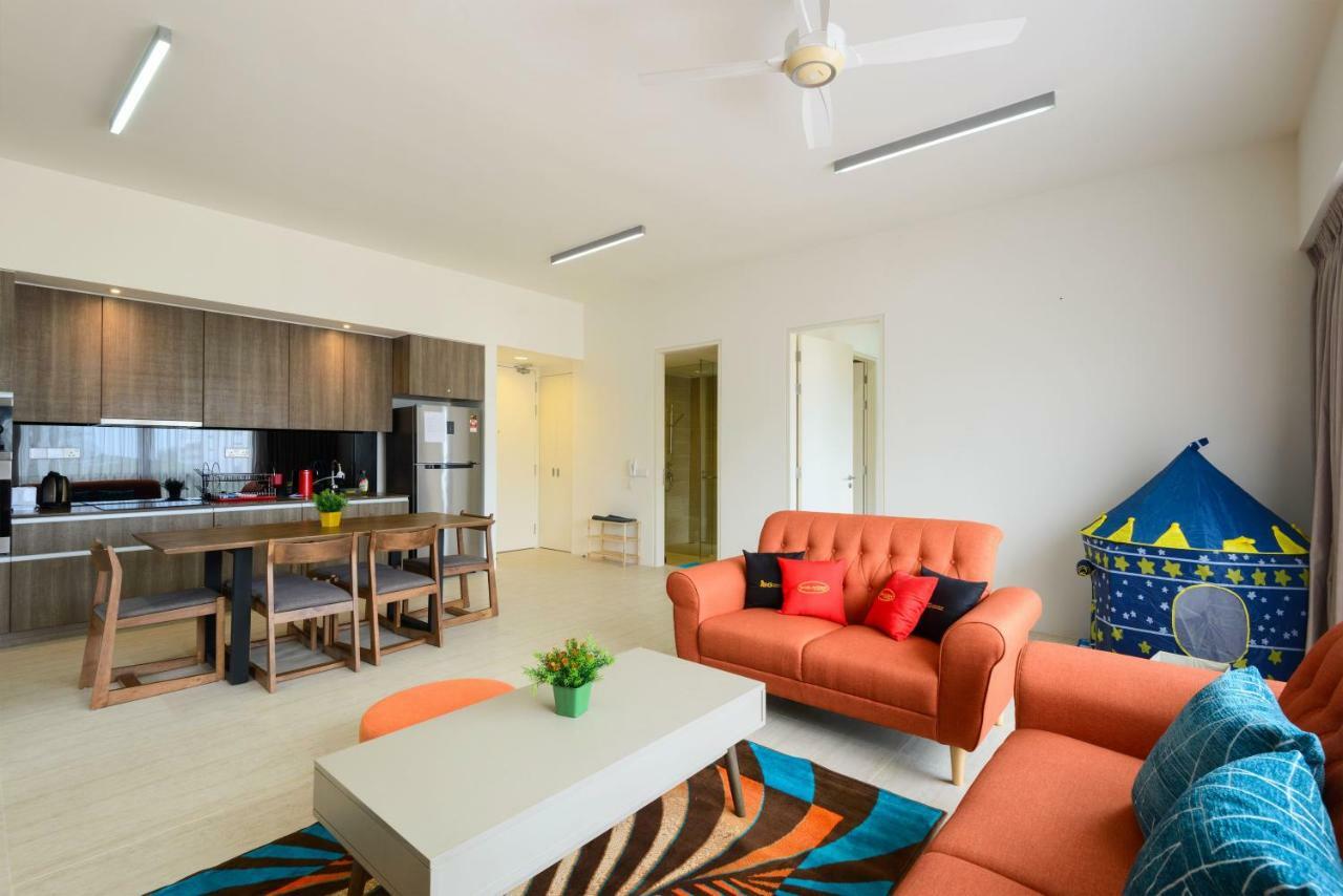 By The Sea Beach Front Apartment 峇都丁宜 外观 照片